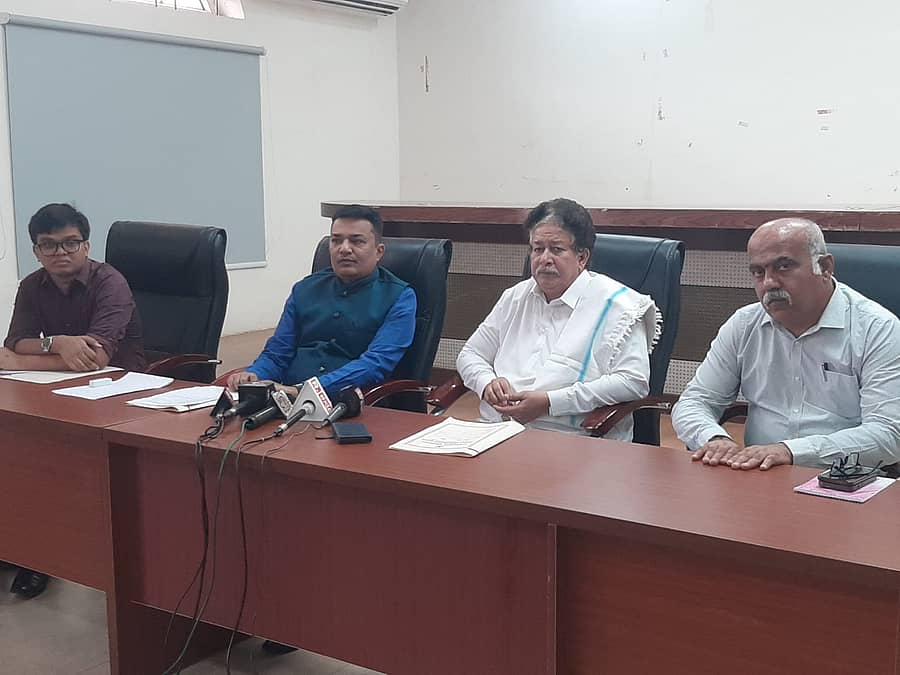 <div class="paragraphs"><p> ಸುದ್ದಿಗೋಷ್ಠಿಯಲ್ಲಿ&nbsp;ಶಾಸಕ ಎಚ್‌.ಆರ್.ಗವಿಯಪ್ಪ ಮಾತನಾಡಿದರು.</p></div>