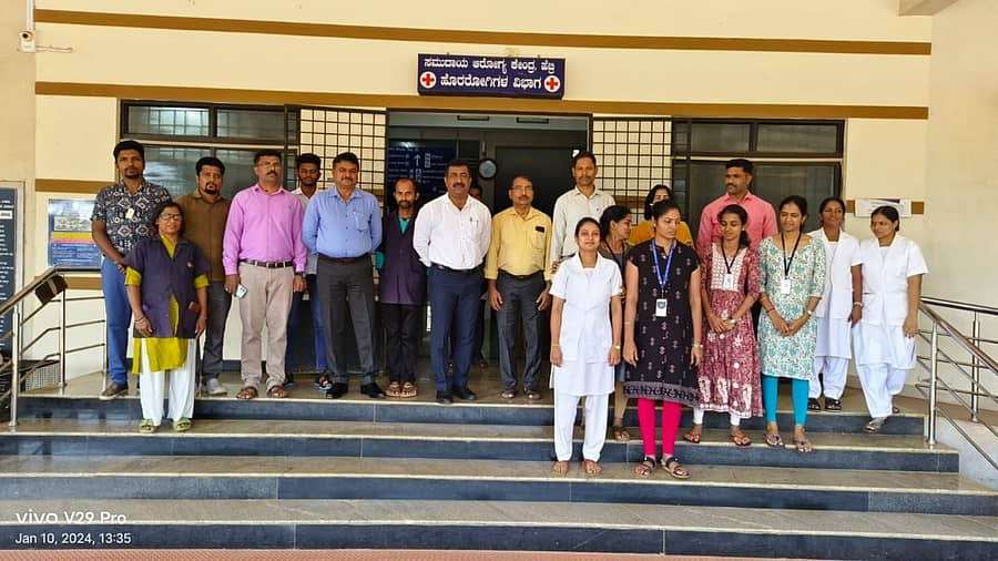 ಕರ್ನಾಟಕ ಲೋಕಾಯುಕ್ತರ ಆದೇಶದ ಮೇರೆಗೆ ಹೆಬ್ರಿಯ ಸರ್ಕಾರಿ ಆಸ್ಪತ್ರೆ ಹಾಗೂ ಬಿಸಿಎಂ ಹಾಸ್ಟೆಲ್ ಗಳಿಗೆ  ಬುಧವಾರ ಲೋಕಾಯುಕ್ತ ಎಸ್ ಪಿ ಸೈಮನ್ ಸಿಎ ಭೇಟಿ ನೀಡಿ  ಕುಂದುಕೊರತೆಗಳನ್ನು ಪರಿಶೀಲನೆ ನಡೆಸಿದರು.