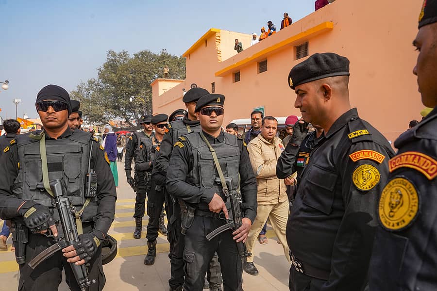 <div class="paragraphs"><p>ಅಯೋಧ್ಯೆಯಲ್ಲಿ ಭದ್ರತೆಗೆ ನಿಯೋಜನೆಗೊಂಡಿರುವ ಉತ್ತರ ಪ್ರದೇಶ ಭಯೋತ್ಪಾದಕ ನಿಗ್ರಹ ದಳದ (ಎಟಿಎಸ್) ಸಿಬ್ಬಂದಿ </p></div>