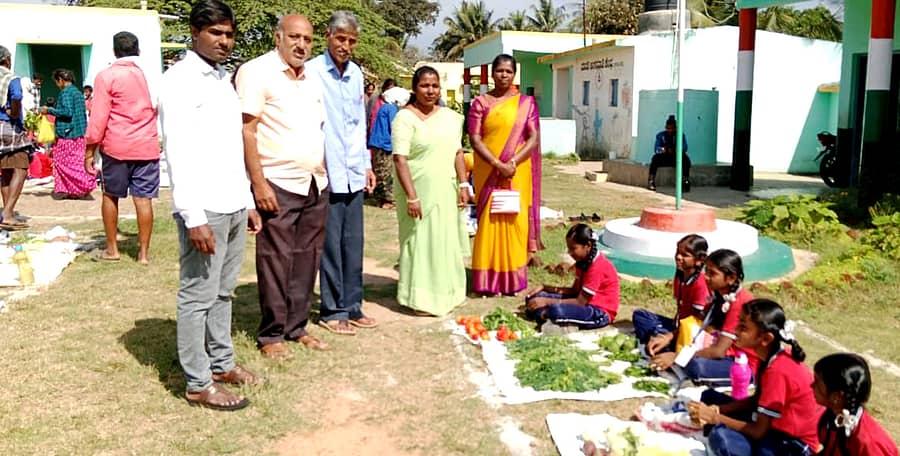 ಕಿಕ್ಕೇರಿ ಹೋಬಳಿಯ ಮಾರ್ಗೋನಹಳ್ಳಿಯ ಸರ್ಕಾರಿ ಹಿರಿಯ ಪ್ರಾಥಮಿಕ ಶಾಲೆಯಲ್ಲಿ ಮಕ್ಕಳ ಸಂತೆ ನಡೆಯಿತು. ಶ್ರೀಕಾಂತರಾಜೇ ಅರಸ್, ರೋಜಾ, ಪುಟ್ಟೇಗೌಡ, ಮಂಜುನಾಥ್, ನಾಗರಾಜು, ಸವಿತಾ ಮುಂತಾದವರು ಭಾಗವಹಿಸಿದ್ದರು