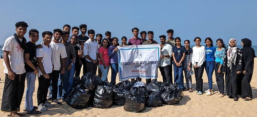 ಪಣಂಬೂರು ಕಡಲ ಕಿನಾರೆಯನ್ನು ಸ್ವಚ್ಛಗೊಳಿಸಿದ ಸ್ಟೂಡೆಂಟ್ಸ್ ಫಾರ್ ಡೆವಲಪ್ಮೆಂಟ್ನ ಸ್ವಯಂಸೇವಕರು