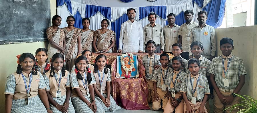 ಸೈದಾಪುರ ಪಟ್ಟಣದ ವಾಸವಿ ವಿದ್ಯಾ ಸಂಸ್ಥೆಯಲ್ಲಿ ಸ್ವಾಮಿ ವಿವೇಕಾನಂದರ ಜಯಂತ್ಯುತ್ಸವ ಆಚರಿಸಲಾಯಿತು