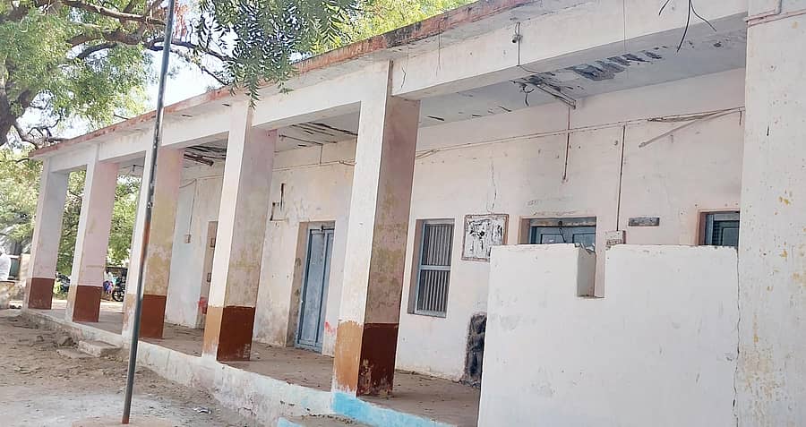 ಕನಕಗಿರಿಯ ಹಳೆಯ ಪೊಲೀಸ್ ಠಾಣೆಯ ಕಟ್ಟಡ ಪಾಳು ಬಿದ್ದಿರುವುದು  
