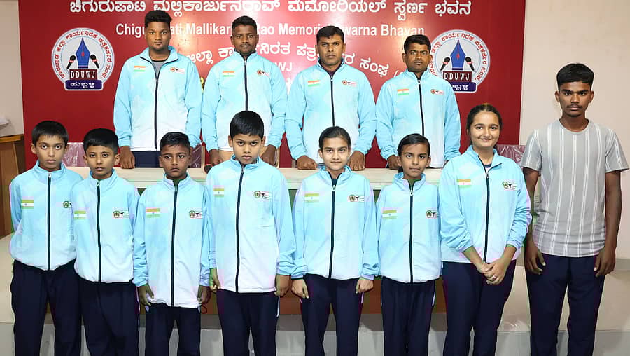 ಶ್ರೀಲಂಕಾದಲ್ಲಿ ಜ.19ರಿಂದ ನಡೆಯಲಿರುವ ಅಂತರರಾಷ್ಟ್ರೀಯ ಕರಾಟೆ ಟೂರ್ನಿಯಲ್ಲಿ ಪಾಲ್ಗೊಳ್ಳಲಿರುವ ಹುಬ್ಬಳ್ಳಿಯ ಆಸ್ಪೈರ್ ಸ್ಪೋರ್ಟ್ಸ್ ಕರಾಟೆ ಅಕಾಡೆಮಿಯ ಕರಾಟೆ ಪಟುಗಳು