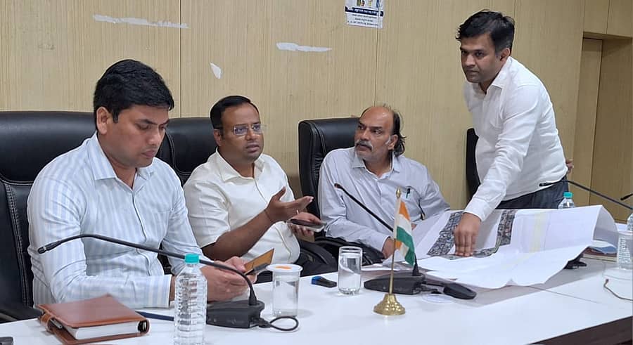 <div class="paragraphs"><p>ಬೆಳಗಾವಿ ಜಿಲ್ಲಾಧಿಕಾರಿ ಕಚೇರಿ ಸಭಾಂಗಣದಲ್ಲಿ ಶನಿವಾರ ನಡೆದ ಸಭೆಯಲ್ಲಿ ನಿತೇಶ್‌ ಪಾಟೀಲ ಮಾತನಾಡಿದರು</p></div>