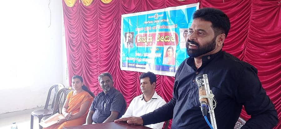 ಸಾಗರದ ಸರ್ಕಾರಿ ಪ್ರಥಮದರ್ಜೆ ಕಾಲೇಜಿನಲ್ಲಿ ಗುರುವಾರ ಏರ್ಪಡಿಸಿದ್ದ ಕಾರ್ಯಕ್ರಮದಲ್ಲಿ ಲೇಖಕ ಜಿ.ಟಿ.ಸತ್ಯನಾರಾಯಣ ಕರೂರು ಮಾತನಾಡಿದರು