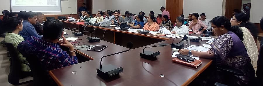 ಮಣಿಪಾಲ ರಜತಾದ್ರಿಯ ಜಿಲ್ಲಾಧಿಕಾರಿ ಕಚೇರಿ ಸಭಾಂಗಣದಲ್ಲಿ ನಡೆದ ಆರೋಗ್ಯ ಇಲಾಖೆಯ ಸಾಮಾಜಿಕ ಸವಲತ್ತುಗಳ ಸಮನ್ವಯ ಸಮಿತಿ ಸಭೆ ಹಾಗೂ ವಿವಿಧ ಸಮಿತಿ ಸಭೆ ಜಿಲ್ಲಾಧಿಕಾರಿ ಕೆ.ವಿದ್ಯಾಕುಮಾರಿ ಅಧ್ಯಕ್ಷತೆಯಲ್ಲಿ ನಡೆಯಿತು