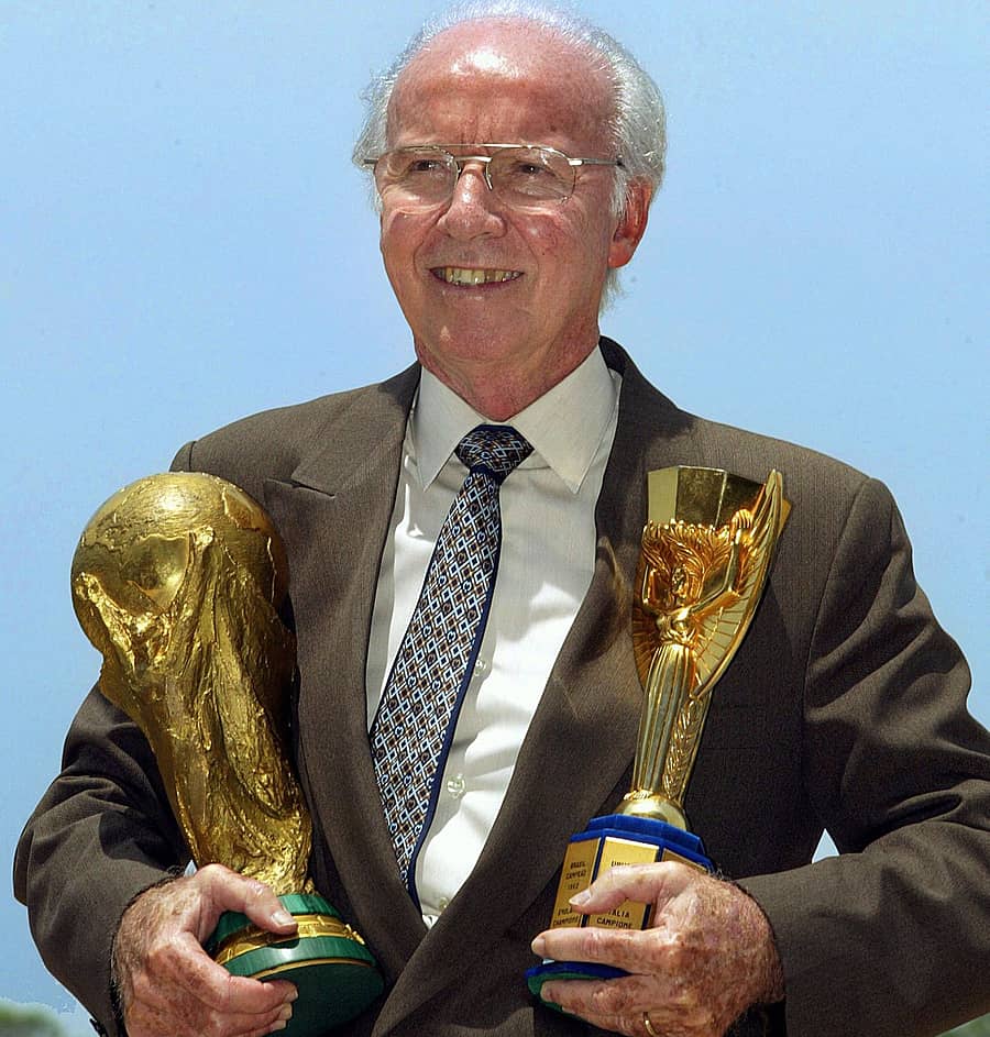 ಮಾರಿಯೊ ಝಗಾಲೊ ಜೂಲ್ಸ್ ರಿಮೆಟ್ ಮತ್ತು ಫಿಫಾ ಟ್ರೋಫಿಯೊಂದಿಗೆ
ಎಎಫ್ಪಿ ಚಿತ್ರ