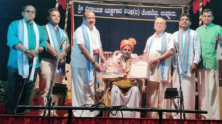 ಉಪ್ಪೂರು ತೆಂಕಬೆಟ್ಟಿನ ವಿನಾಯಕ ಯಕ್ಷಗಾನ ಸಂಘದ 41 ನೇ ವರ್ಷದ ವಾರ್ಷಿಕೋತ್ಸವ ಕಾರ್ಯಕ್ರಮದಲ್ಲಿ ಉಡುಪಿ ಇಂದ್ರಾಳಿಯ ಯಕ್ಷಗಾನ ಕೇಂದ್ರದ ಗುರು ಕೃಷ್ಣಮೂರ್ತಿ ಭಟ್ ಬಗ್ವಾಡಿ ಅವರಿಗೆ 'ದಿ.ಯು.ಶಿವರಾಮ ಕಲ್ಕೂರ ಪ್ರಶಸ್ತಿ ನೀಡಿ ಗೌರವಿಸಲಾಯಿತು.