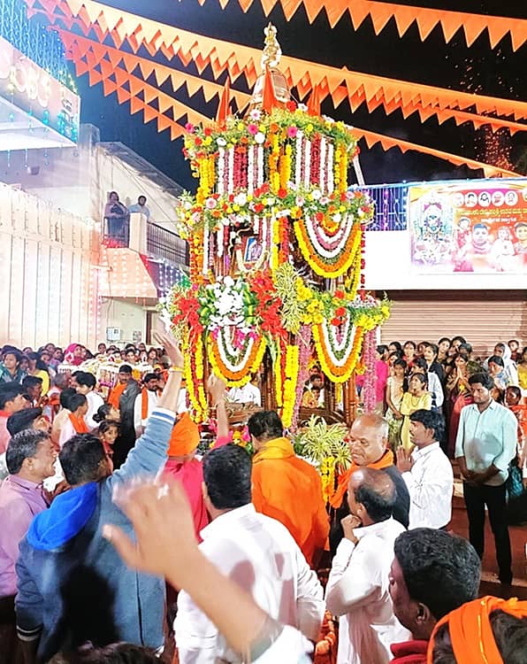 ಚಿಟಗುಪ್ಪ ಪಟ್ಟಣದ ಬನಶಂಕರಿ ದೇವಿ ಶುಕ್ರವಾರ ರಾತ್ರಿ ರಥೋತ್ಸವ ಜರುಗಿತು