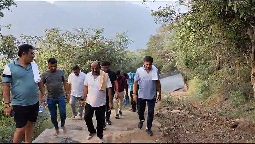 ಮಾಗಡಿ ಶಾಸಕ ಎಚ್.ಸಿ. ಬಾಲಕೃಷ್ಣ ಅವರು, ಚಾಮರಾಜನಗರದ ಮಲೆ ಮಾದೇಶ್ವರ ಬೆಟ್ಟಕ್ಕೆ ಸಂಕ್ರಾಂತಿ ಪಾದಯಾತ್ರೆ ಕೈಗೊಂಡು ಹರಕೆ ತೀರಿಸಿದರು