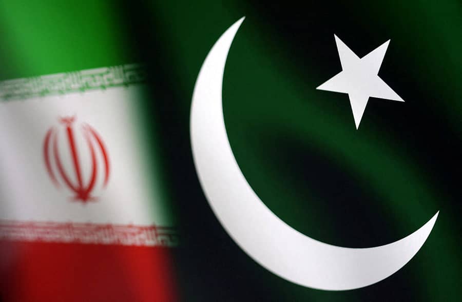 <div class="paragraphs"><p>ಇರಾನ್ ಹಾಗೂ ಪಾಕಿಸ್ತಾನ ಧ್ವಜ </p></div>