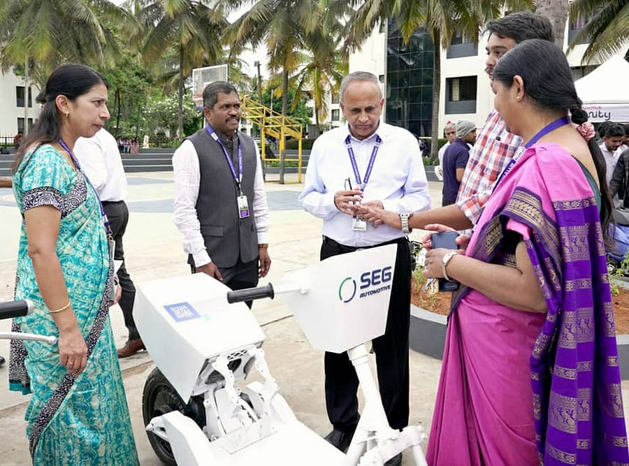 <div class="paragraphs"><p>ನಿಟ್ಟೆ ಮೀನಾಕ್ಷಿ ತಾಂತ್ರಿಕ ಮಹಾವಿದ್ಯಾಲಯದ ಎಲೆಕ್ಟ್ರಾನಿಕ್ಸ್ ಹಾಗೂ ಮೆಕ್ಯಾನಿಕಲ್ ಎಂಜಿನಿಯರಿಂಗ್ ವಿಭಾಗಗಳ ವತಿಯಿಂದ ಆಯೋಜಿಸಿದ್ದ ಶಕ್ತಿ ಇವಾಹ್–2.0 ಕುರಿತ ಅಂತರರಾಷ್ಟ್ರೀಯ ವಿದ್ಯುತ್ ವಾಹನ ತಂತ್ರಜ್ಞಾನ ಕುರಿತ ಐದು ದಿನಗಳ ಕಾರ್ಯಾಗಾರ </p></div>