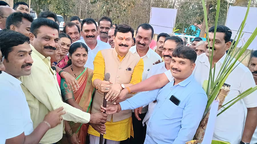 ರಿಪ್ಪನ್ ಪೇಟೆ ಸಮೀಪದ ಹಾರೋಹಿತ್ತಲು ಗ್ರಾಮದಲ್ಲಿ ಜೆಜೆಎಂ ಕಾಮಗಾರಿಗೆ ಶಾಸಕ ಬೇಳೂರು ಚಾಲನೆ ನೀಡಿದರು