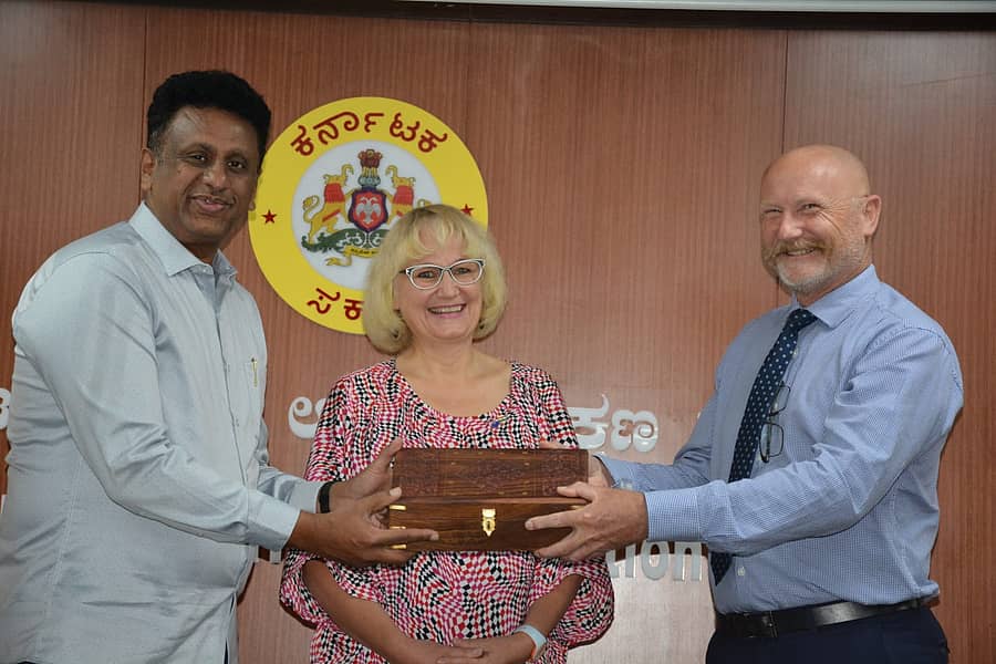 ಕರ್ನಾಟಕದ ವಿದ್ಯಾರ್ಥಿಗಳಿಗೆ ಕೌಶಲ ತರಬೇತಿ ನೀಡಲು ನ್ಯೂಜಿಲೆಂಡ್ನ ಆಕ್ಲೆಂಡ್ ತಾಂತ್ರಿಕ ವಿಶ್ವವಿದ್ಯಾಲಯದ ಕುಲಪತಿ  ಡ್ಯಾಮನ್ ಸಲೆಸಾ ಜತೆ ಉನ್ನತ ಶಿಕ್ಷಣ ಸಚಿವ ಡಾ.ಎಂ.ಸಿ.ಸುಧಾಕರ್ ಒಪ್ಪಂದ ಮಾಡಿಕೊಂಡರು. ಅಂತರರಾಷ್ಟ್ರೀಯ ಶಿಕ್ಷಣದ ವ್ಯವಸ್ಥಾಪಕಿ ಲಿಸಾ ಫುಟ್ಸ್ಚೆಕ್ ಉಪಸ್ಥಿತರಿದ್ದರು