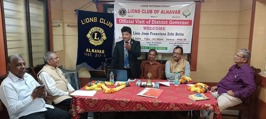 ಅಳ್ನಾವರದ ಲಯನ್ಸ್ ಕ್ಲಬ್‌ನಲ್ಲಿ ನಡೆದ ಕಾರ್ಯಕ್ರಮದಲ್ಲಿ ಜಿಲ್ಲಾ ಗವರ್ನರ್ ಜೊಶೆ ಫ್ರಾನ್ಸಿಸ್ಕೊ ಎರ್ಲೆ ಬ್ರೀಟೊ ಮಾತನಾಡಿದರು