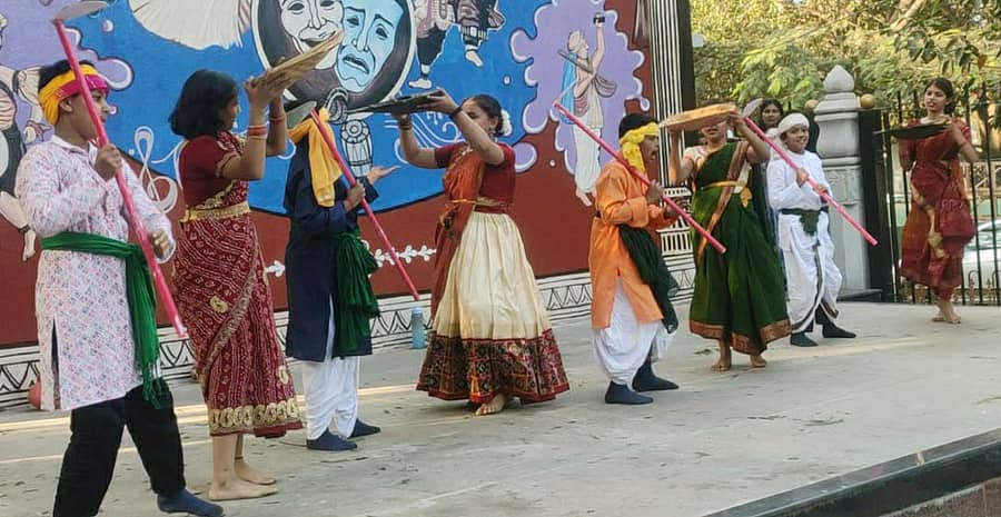 ಯಲಹಂಕದಲ್ಲಿ ವಿಶ್ವ ವಿದ್ಯಾಪೀಠ ಶಾಲೆಯ ಮಕ್ಕಳು ಜಾಗೃತಿ ಮೂಡಿಸುವ ಗೀತೆಗಳಿಗೆ ನೃತ್ಯಗಳನ್ನು ಪ್ರಸ್ತುತಪಡಿಸಿದರು.