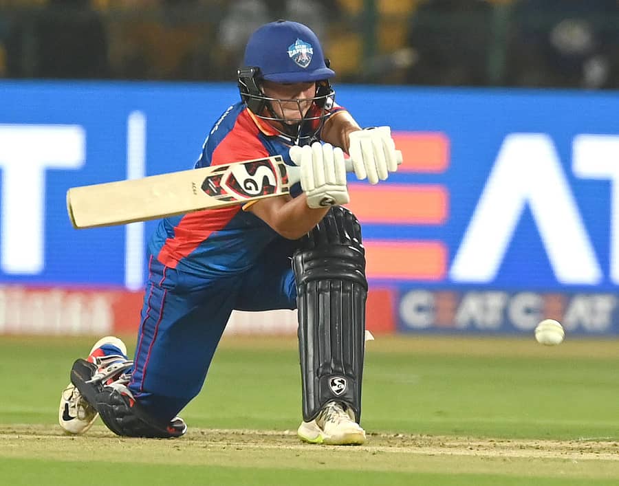 ಬೆಂಗಳೂರಿನ ಚಿನ್ನಸ್ವಾಮಿ ಕ್ರೀಡಾಂಗಣದಲ್ಲಿ ಶುಕ್ರವಾರ ನಡೆದ ಪಂದ್ಯದಲ್ಲಿ ಡೆಲ್ಲಿ ಕ್ಯಾಪಿಟಲ್ಸ್ನ ಆಟಗಾರ್ತಿ ಆಲಿಸ್ ರೋಸ್ ಕ್ಯಾಪ್ಸಿ ಬ್ಯಾಟಿಂಗ್ –ಪ್ರಜಾವಾಣಿ ಚಿತ್ರ/ ಕಿಶೋರ್ ಕುಮಾರ್ ಬೋಳಾರ್