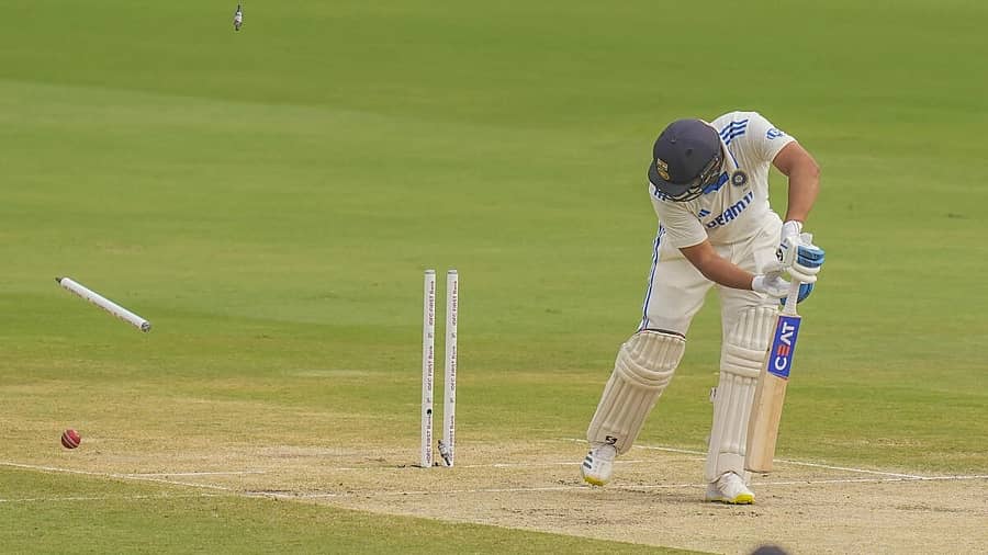 <div class="paragraphs"><p>ಟೀಂ ಇಂಡಿಯಾ ನಾಯಕ ರೋಹಿತ್ ಶರ್ಮಾ, ಇಂಗ್ಲೆಂಡ್ ವೇಗಿ ಜೇಮ್ಸ್ ಆ್ಯಂಡರ್ಸನ್ ಬೌಲಿಂಗ್ನಲ್ಲಿ ಕ್ಲೀನ್ ಬೌಲ್ಡ್ ಆದರು</p></div>