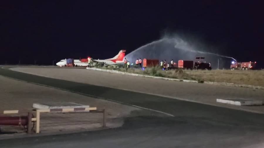 ಬೆಂಗಳೂರಿನಿಂದ ಕಲಬುರಗಿಗೆ ಗುರುವಾರ ರಾತ್ರಿ ಬಂದ ವಿಮಾನಕ್ಕೆ ವಾಟರ್ ಸೆಲ್ಯೂಟ್ ಮೂಲಕ ಸ್ವಾಗತಿಸಲಾಯಿತು