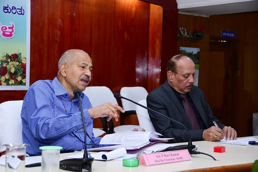 <div class="paragraphs"><p>ಕಲಬುರಗಿಯಲ್ಲಿ ಮಂಗಳವಾರ ನಡೆದ ಜೆಸ್ಕಾಂ ವ್ಯಾಪ್ತಿಯ ವಿದ್ಯುತ್ ದರ ಪರಿಷ್ಕರಣೆಯ ಸಾರ್ವಜನಿಕ ವಿಚಾರಣೆ ಕೆಇಆರ್ಸಿ ಸಭೆಯಲ್ಲಿ ಕೆಇಆರ್ಸಿ ಅಧ್ಯಕ್ಷ ಪಿ.ರವಿಕುಮಾರ ಮಾತನಾಡಿದರು. ಕೆಇಆರ್ಸಿ ಸದಸ್ಯ ಸದಸ್ಯ ಎಂ.ಡಿ ರವಿ ಹಾಜರಿದ್ದರು</p></div>