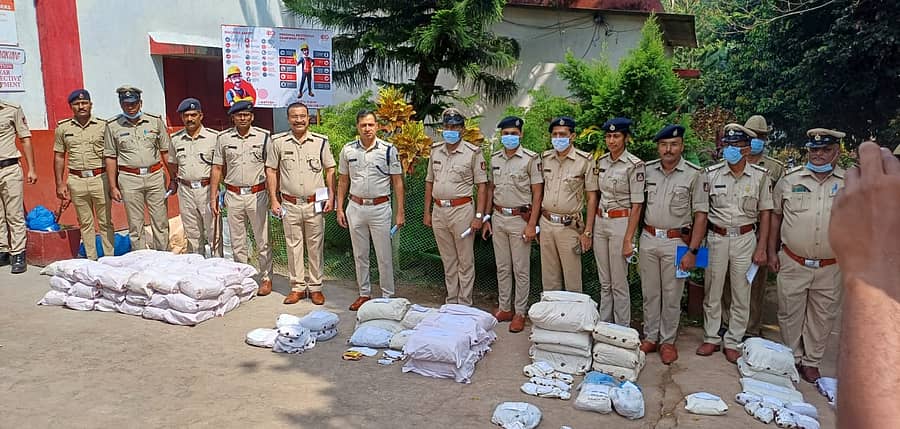 ಮಂಗಳೂರು ನಗರ ಪೊಲೀಸರು ವಶಪಡಿಸಿದ ಮಾದಕ ವಸ್ತುಗಳನ್ನು ಮೂಲ್ಕಿಯ ಕೈಗಾರಿಕಾ ಪ್ರದೇಶದಲ್ಲಿ ಶುಕ್ರವಾರ ನಾಶಪಡಿಸಲಾಯಿತು