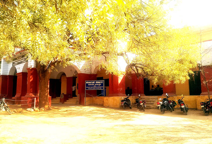 ಲಿಂಗಸುಗೂರು ಉಪ ವಿಭಾಗಾಧಿಕಾರಿಗಳ ಕಚೇರಿಯ ಹೊರ ನೋಟ