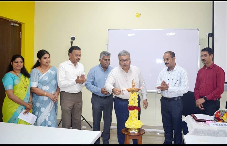 ಮಂಗಳೂರು ವಿವಿ ಕುಲಪತಿ ಪ್ರೊ.ಜಯರಾಜ್ ಅಮೀನ್ ಕಾರ್ಯಕ್ರಮ ಉದ್ಘಾಟಿಸಿದರು