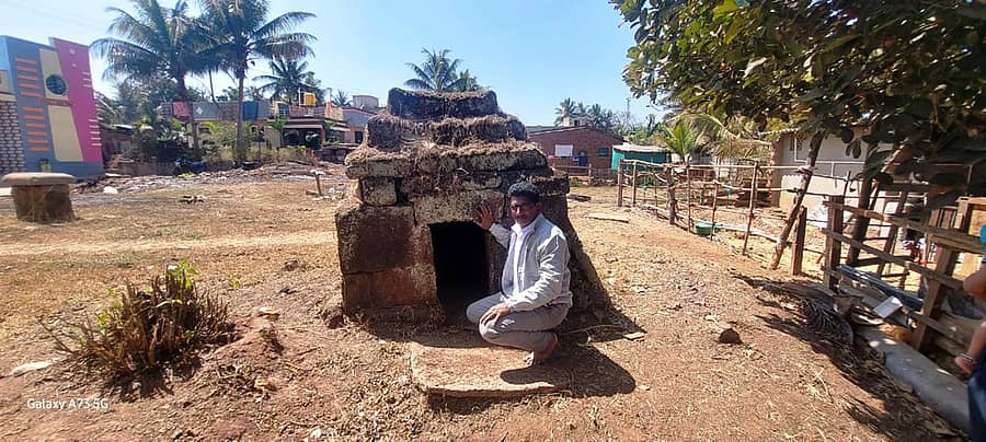 ಖಾನಾಪುರ ತಾಲ್ಲೂಕಿನ ಬೇಕವಾಡ ಗ್ರಾಮದ ರುದ್ರಭೂಮಿಯಲ್ಲಿರುವ ರಾಮನ ದೇವಾಲಯ