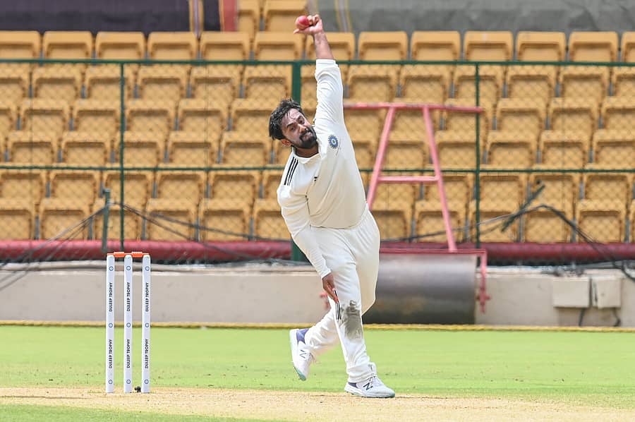 ಶಮ್ಸ್ ಮುಲಾನಿ