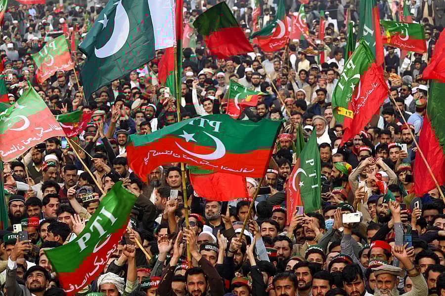 <div class="paragraphs"><p>ಇಮ್ರಾನ್ ಖಾನ್ ಅವರ ತೆಹ್ರೀಕ್–ಎ–ಇನ್ಸಾಫ್ ಪಕ್ಷದ ಕಾರ್ಯಕರ್ತರು </p></div>