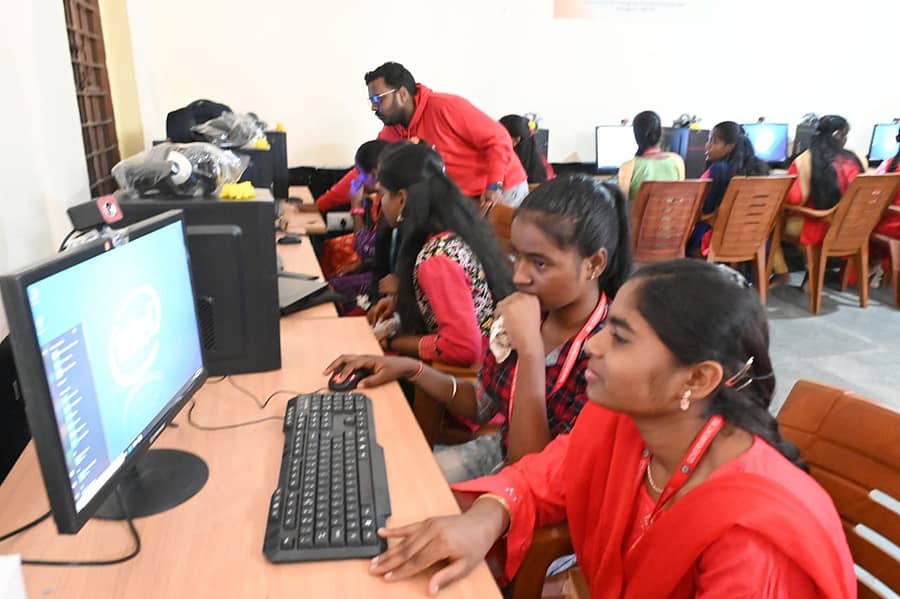 ರಾಮಮೂರ್ತಿನಗರ ಬಾಲಕಿಯರ ಸರ್ಕಾರಿ ಪಿಯು ಕಾಲೇಜಿನಲ್ಲಿ ಸಿಎಸ್ಆರ್ ನಿಧಿಯಿಂದ ಸ್ಥಾಪಿಸಲಾಗಿರುವ ‘ಕಂಪ್ಯೂಟರ್ ಪ್ರಯೋಗಾಲಯ’