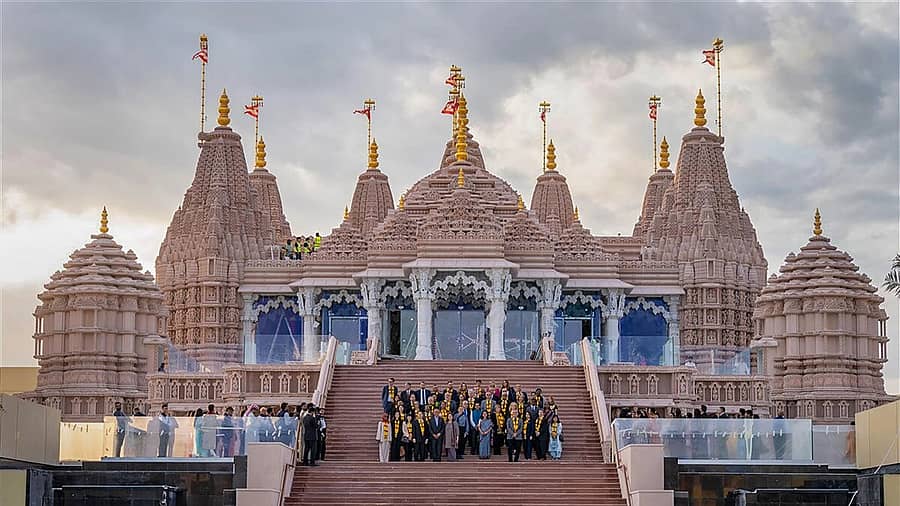 <div class="paragraphs"><p>ಅಬುಧಾಬಿಯಲ್ಲಿ ನಿರ್ಮಾಣಗೊಂಡ ಮೊದಲ ಹಿಂದೂ ದೇವಾಲಯವನ್ನು ಇದೇ 14 ರಂದು ಪ್ರಧಾನಿ ನರೇಂದ್ರ ಮೋದಿಯವರು ಉದ್ಘಾಟಿಸಲಿದ್ದಾರೆ</p></div>