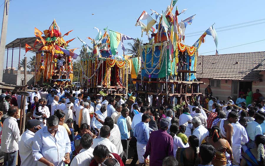 ಬೆಟ್ಟದಪುರ ಜಾತ್ರೆಯಲ್ಲಿ ಬೆಳ್ಳಿ ಬಸವ, ವಿಘ್ನೇಶ್ವರ ಹಾಗೂ ಭ್ರಮರಾಂಬ ಸಮೇತ ಮಲ್ಲಿಕಾರ್ಜುನ ಸ್ವಾಮಿಯ ಅಲಂಕೃತ ರಥಗಳು (ಸಂಗ್ರಹ ಚಿತ್ರ)