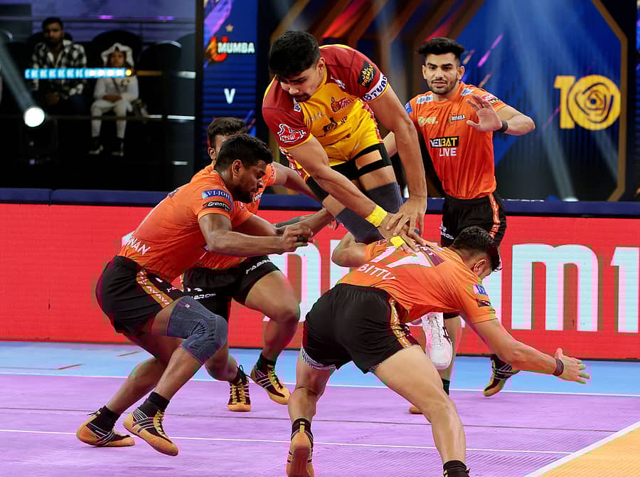 <div class="paragraphs"><p>ಪ್ರೊ ಕಬಡ್ಡಿ ಲೀಗ್‌ನಲ್ಲಿ ಯು.ಮುಂಬಾ ಮತ್ತು ತೆಲುಗು ಟೈಟನ್ಸ್&nbsp; ನಡುವೆ ಹಣಾಹಣಿ ನಡೆಯಿತು.&nbsp;</p></div>