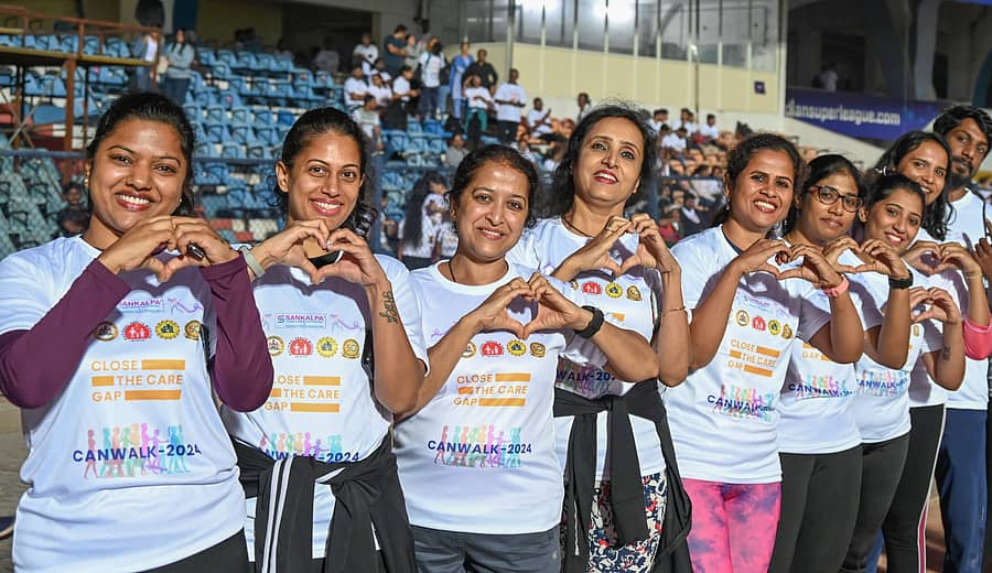 ವಿಶ್ವ ಕ್ಯಾನ್ಸರ್ ದಿನದ ಪ್ರಯುಕ್ತ ಹಮ್ಮಿಕೊಂಡಿದ್ದ ‘ಕ್ಯಾನ್ವಾಕ್’ ಜಾಥಾದಲ್ಲಿ ಕ್ಯಾನ್ಸರ್ ಬಗ್ಗೆ ಜಾಗೃತಿ ಮೂಡಿಸಲಾಯಿತು – ಪ್ರಜಾವಾಣಿ ಚಿತ್ರ