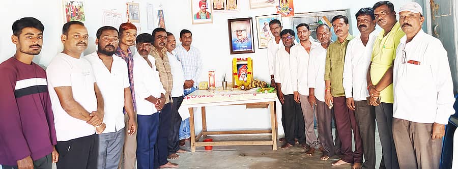 ನಾರಾಯಣಪುರದ ಗ್ರಂಥಾಲಯದಲ್ಲಿ ಶಾಸಕ ರಾಜಾ ವೆಂಕಟಪ್ಪ ನಾಯಕ ಅವರಿಗೆ ಶ್ರದ್ಧಾಂಜಲಿ ಸಲ್ಲಿಸಲಾಯಿತು