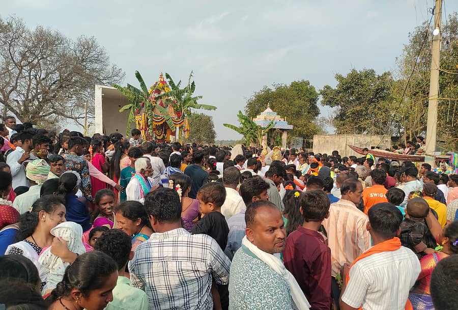 ತಾಲ್ಲೂಕಿನ ಮಂಡಿಕಲ್ ಗ್ರಾಮದಲ್ಲಿ ಚೌಡೇಶ್ವರಿ ರಥೋತ್ಸವ ಅದ್ದೂರಿಯಾಗಿ ನಡೆಯಿತು