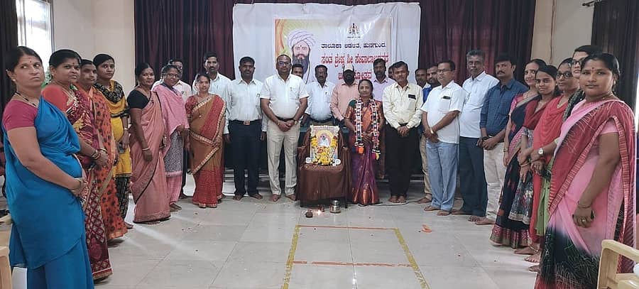 ಹುನಗುಂದ ಪಟ್ಟಣದ ತಹಶೀಲ್ದಾರ್ ಕಾರ್ಯಾಲಯದ ಸಭಾ ಭವನದಲ್ಲಿ ಸಂತ ಸೇವಾಲಾಲ್ ಜಯಂತಿ ಆಚರಿಸಲಾಯಿತು
