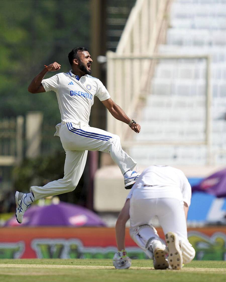 <div class="paragraphs"><p>ವಿಕೆಟ್ ಕಿತ್ತು ಆಕಾಶ್‌ದೀಪ್ ಸಂಭ್ರಮ</p></div>