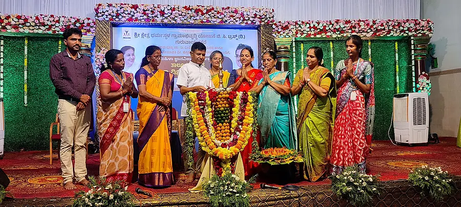 ಮಹಿಳಾ ಜ್ಞಾನ ವಿಕಾಸ ಕಾರ್ಯಕ್ರಮ ತಾಲ್ಲೂಕು ಮಟ್ಟದ ಮಹಿಳಾ ವಿಚಾರಗೋಷ್ಠಿಯನ್ನು ಧರ್ಮಸ್ಥಳ ಗ್ರಾಮಾಭಿವೃದ್ಧಿ ಯೋಜನೆಯ ಮುಖ್ಯ ಕಾರ್ಯನಿರ್ವಾಹಕ ನಿರ್ದೇಶಕ ಡಾ.ಎಲ್.ಎಚ್.ಮಂಜುನಾಥ್ ಉದ್ಘಾಟಿಸಿದರು