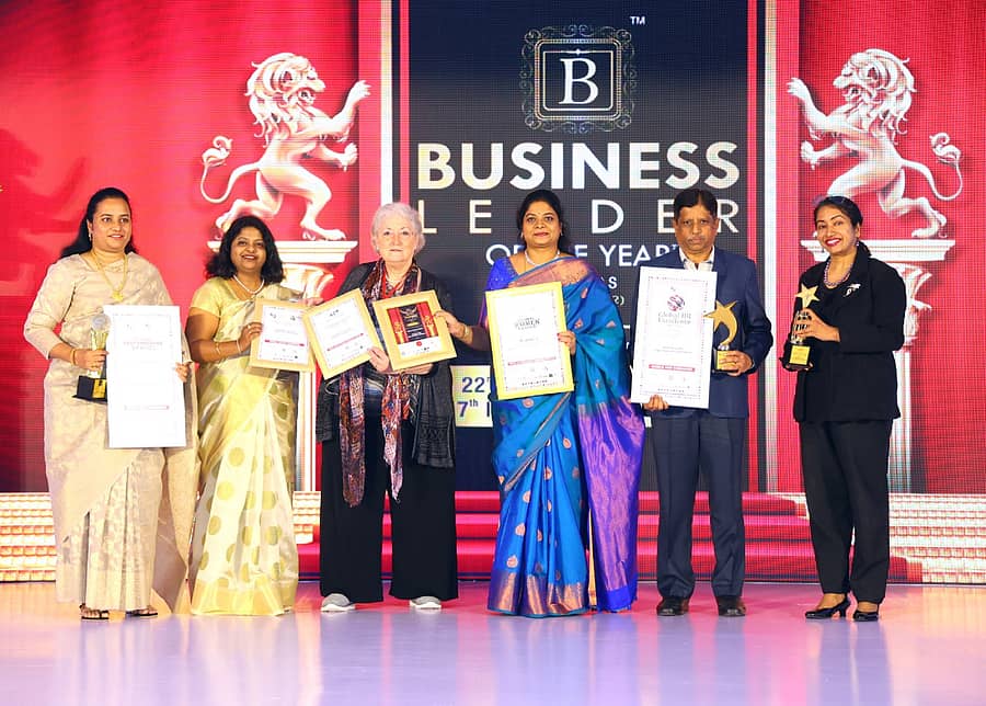 ಮುಂಬೈಯಲ್ಲಿ ‘ಜಾಗತಿಕ ಮಹಿಳಾ ನಾಯಕಿ’ ಹಾಗೂ ಇತರ ಪ್ರಶಸ್ತಿಗಳನ್ನು ಕೆಎಸ್‌ಆರ್‌ಟಿಸಿಯ ಸೌಮ್ಯಾ ಸಿ., ಶಿಬಾ ಎಸ್.,  ಲತಾ ಟಿ.ಎಸ್‌., ಎಚ್‌.ಎಸ್‌. ಸತೀಶ್‌ ಸ್ವೀಕರಿಸಿದರು