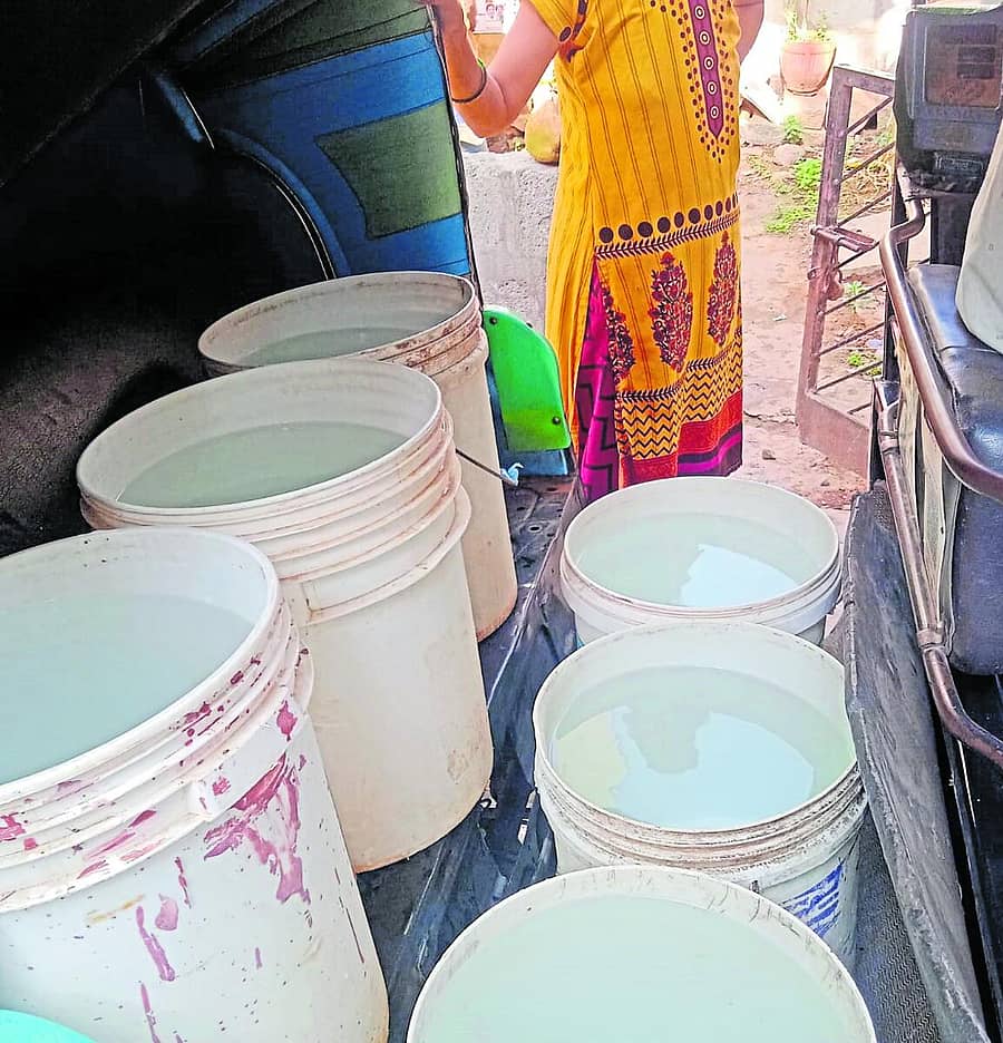 <div class="paragraphs"><p>ಬೆಂಗಳೂರು ಜಲಮಂಡಲಿ ತಾತ್ಕಾಲಿಕವಾಗಿ ಸಿಂಟೆಕ್ಸ್ ನೀರಿನ ಟ್ಯಾಂಕ್ ಅಳವಡಿಸಿರುವುದು</p></div>