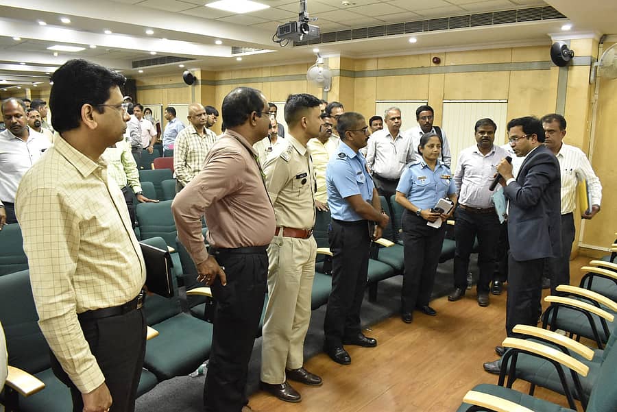 ನೀರಿನ ಸಂಪರ್ಕ ಹೊಂದಿರುವ ಬಲ್ಕ್ ಬಳಕೆಗಾರರೊಂದಿಗೆ ಜಲಮಂಡಳಿ ಅಧ್ಯಕ್ಷ ರಾಮ್ ಪ್ರಸಾತ್ ಮನೋಹರ್ ಮಾತುಕತೆ ನಡೆಸಿದರು