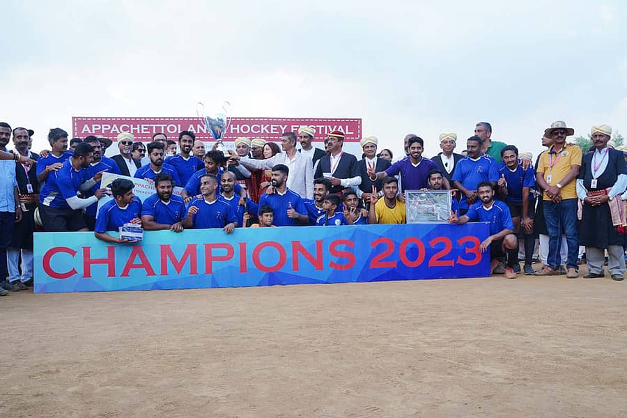 ನಾಪೋಕ್ಲುವಿನಲ್ಲಿ ಕಳೆದ ವರ್ಷ ನಡೆದ ಅಪ್ಪಚೆಟ್ಟೋಳಂಡ ಕಪ್ ಹಾಕಿ ಟೂರ್ನಿಯಲ್ಲಿ ಟ್ರೋಫಿ ಹಿಡಿದು ಸಂಭ್ರಮಿಸಿದ ಕುಪ್ಪಂಡ (ಕೈಕೇರಿ) ತಂಡದ ಆಟಗಾರರು