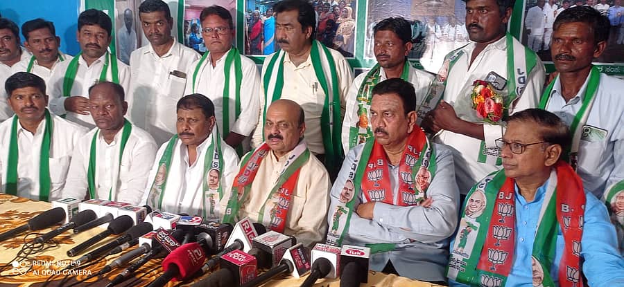 ಗದಗ ನಗರದ ಜಿಲ್ಲಾ ಜೆಡಿಎಸ್ ಕಚೇರಿಯಲ್ಲಿ ನಡೆದ ಸಭೆಯಲ್ಲಿ ಹಾವೇರಿ–ಗದಗ ಲೋಕಸಭಾ ಕ್ಷೇತ್ರದ ಬಿಜೆಪಿ ಅಭ್ಯರ್ಥಿ ಬಸವರಾಜ ಬೊಮ್ಮಾಯಿ ಮಾತನಾಡಿದರು