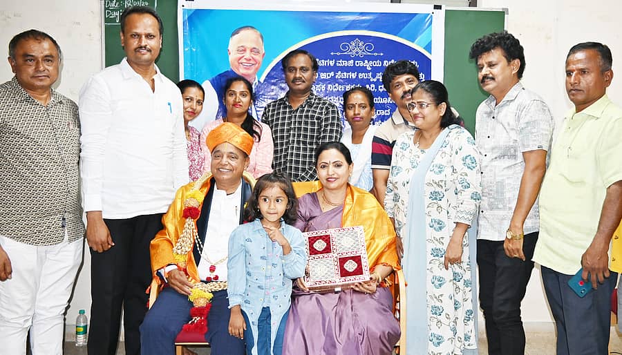 ಕೂರ್ಗ್ ವಿಶ್ವವಿದ್ಯಾಲಯದ ಸೆನೆಟ್ ಸದಸ್ಯ ಕೆ.ಎನ್. ಜನಾರ್ದನ್ ಹಾಗೂ ಉಷಾ ದಂಪತಿಯನ್ನು ಗೌರವಿಸಲಾಯಿತು.