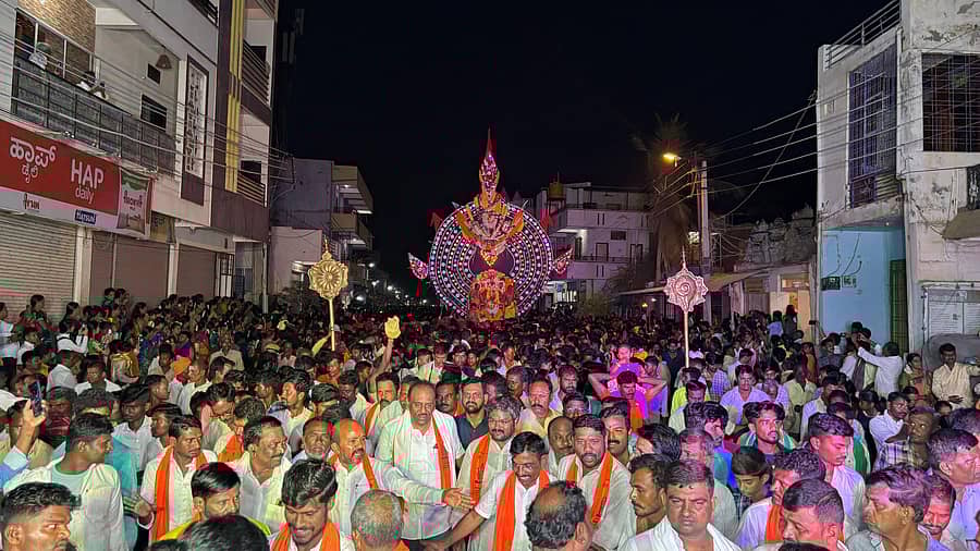 <div class="paragraphs"><p>ಗರುಡೋತ್ಸವಕ್ಕೆ ಹರಿದುಬಂದ ಜನಸಾಗರ</p></div>