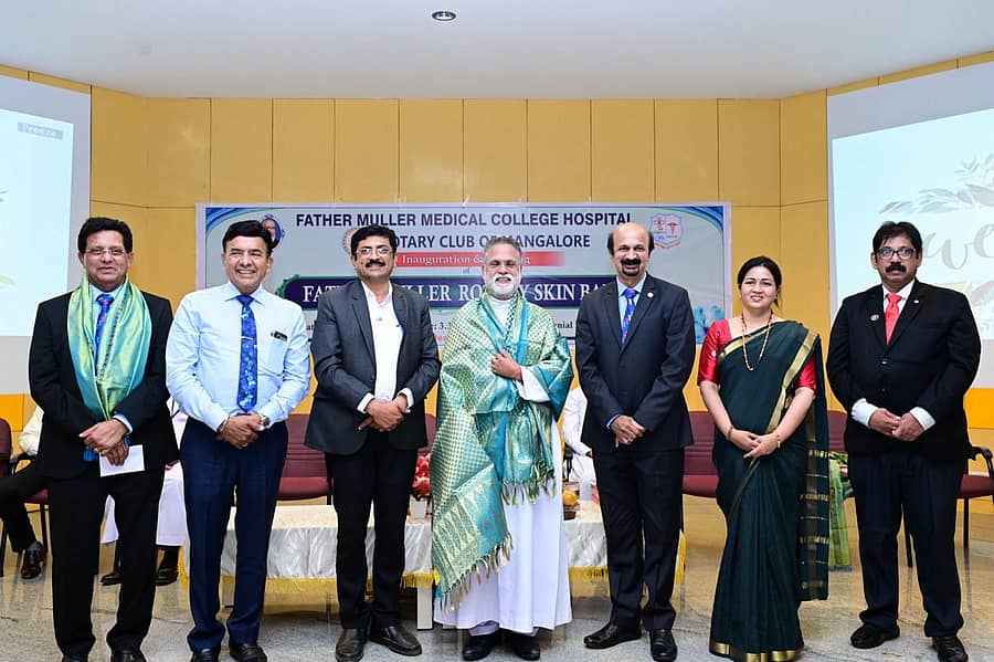 ಮಂಗಳೂರಿನ ಫಾದರ್ ಮುಲ್ಲರ್ ಮೆಡಿಕಲ್ ಕಾಲೇಜು ಆಸ್ಪತ್ರೆಯಲ್ಲಿ ಸ್ಥಾಪಿಸಿರುವ ಫಾದರ್ ಮುಲ್ಲರ್ ರೋಟರಿ ಸ್ಕಿನ್ (ಚರ್ಮ) ಬ್ಯಾಂಕ್ ಉದ್ಘಾಟನಾ ಸಮಾರಂಭ ಶುಕ್ರವಾರ ನಡೆಯಿತು