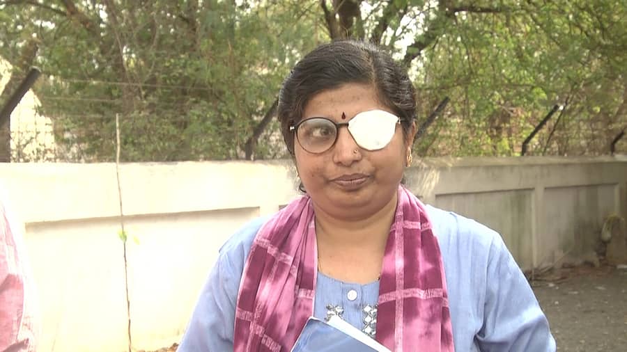 ಒಂದು ಕಣ್ಣು ಕಳೆದುಕೊಂಡಿರುವ ದೂರುದಾರ ವಂದನಾ ನಾಗರಾಜ